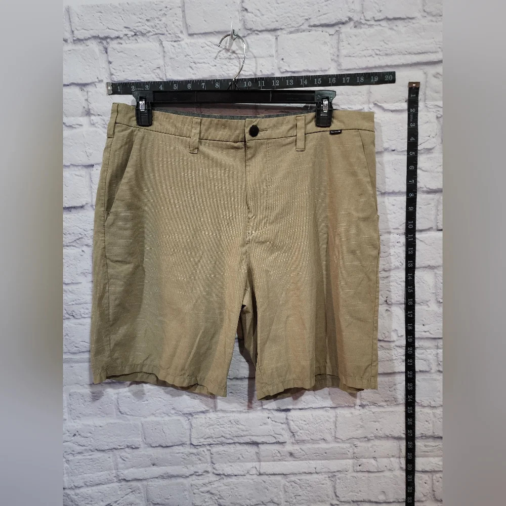 Hurley khaki straight leg, lightweight shorts Size 36